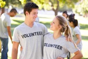 volunteer-couple